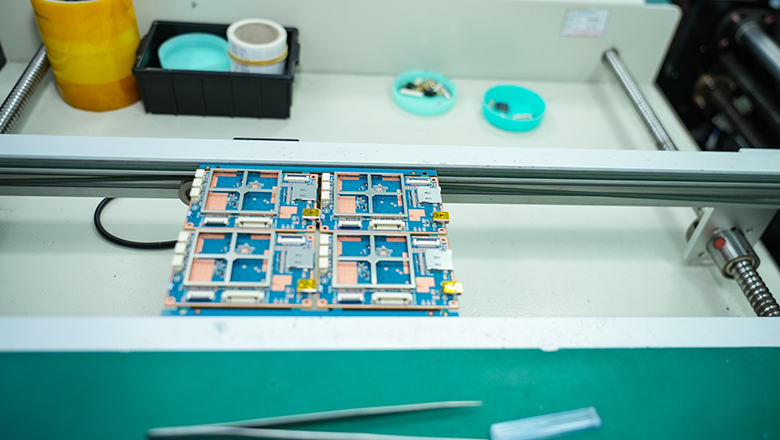 produzione e assemblaggio di PCB
