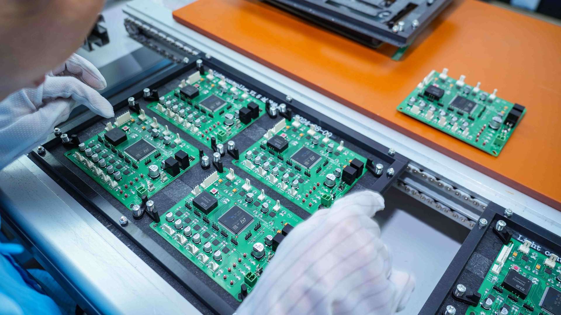 through-hole-technology-pcb