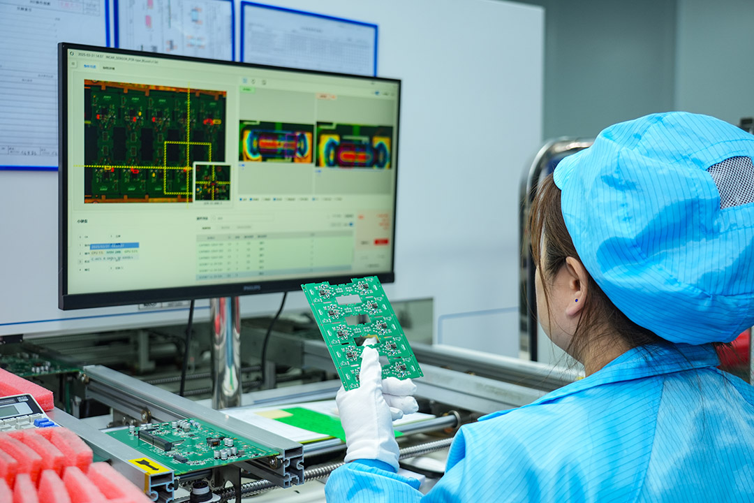 produttore di assemblaggio di PCB