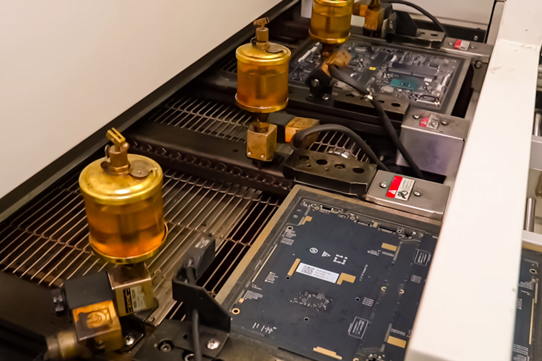 services d'assemblage de circuits imprimés