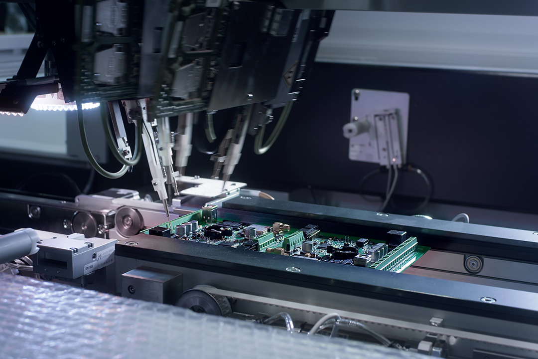 fabrication et assemblage de circuits imprimés