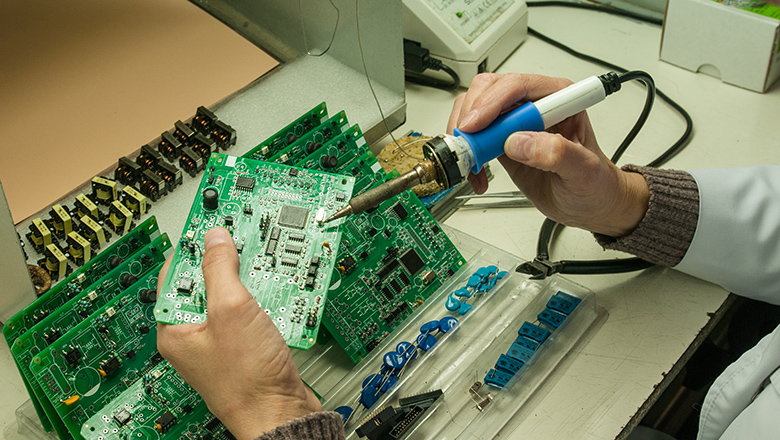 pcb-manual-soldering